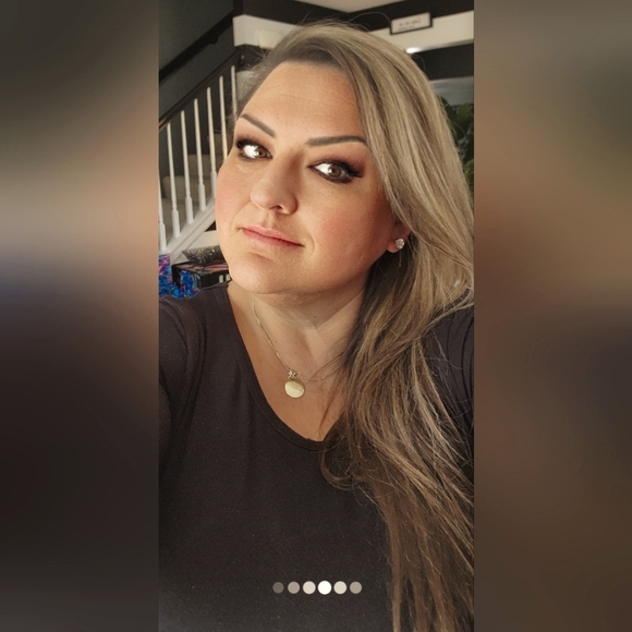 Meet your Posher, Megan - Picture 1 of 2